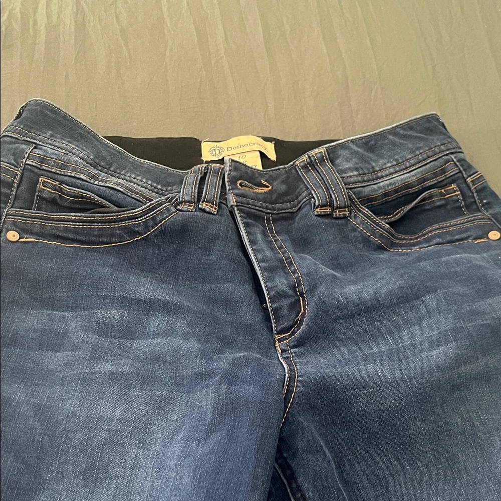 Democracy Woman’s Relaxed Fit Indigo Jeans